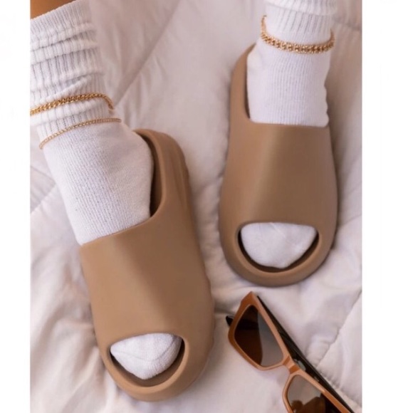 Shoes - “Kanye” Slide Sandal in Mocha